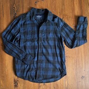 American Eagle Outfitters Blue and Black Plaid Button Down Long Sleeves Shirt, L